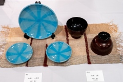 (36, 42) 202601 作品展： 中野筆子  (陶芸) 大皿１-小皿２ (鎌倉彫) お椀　2客